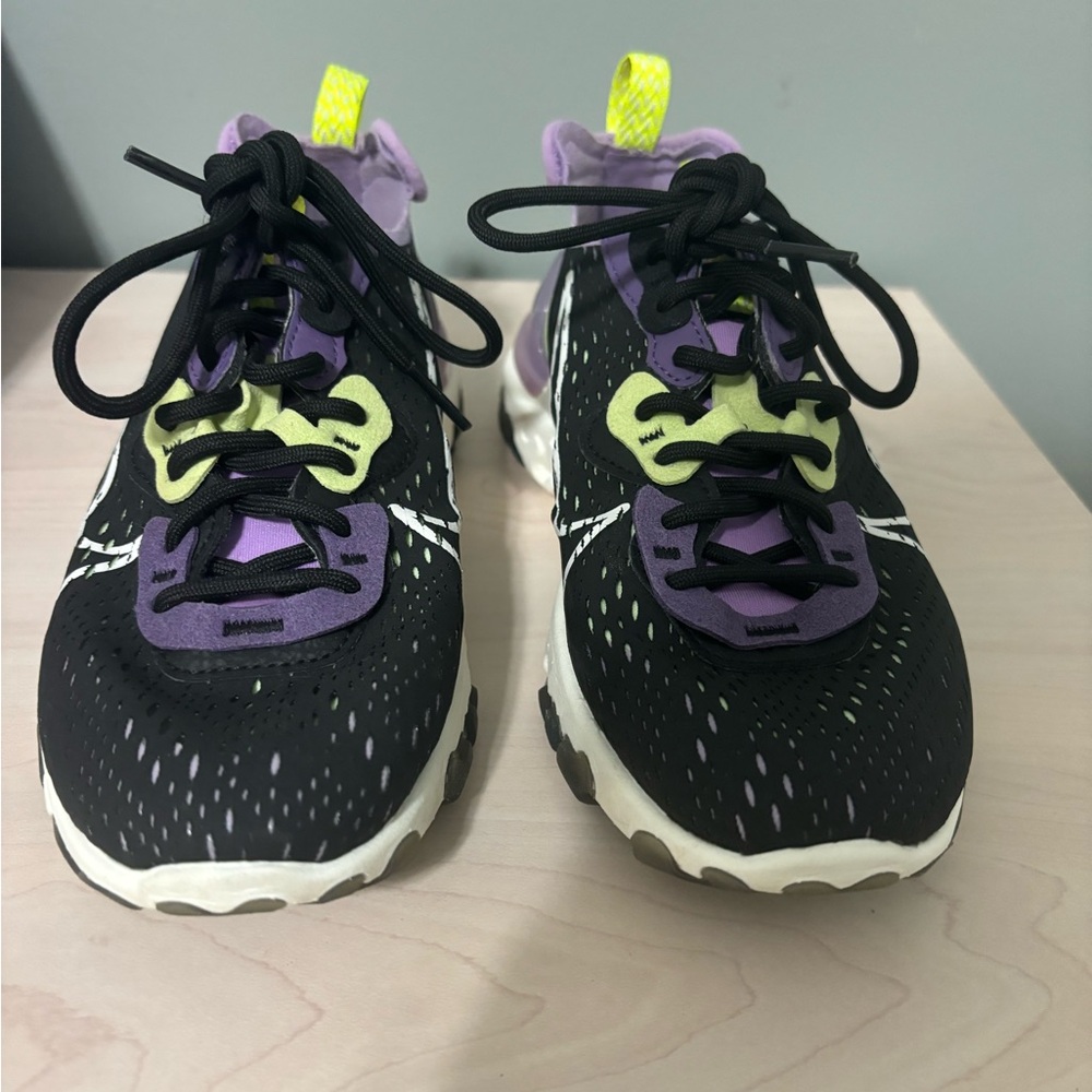 Nike Tennis Shoes